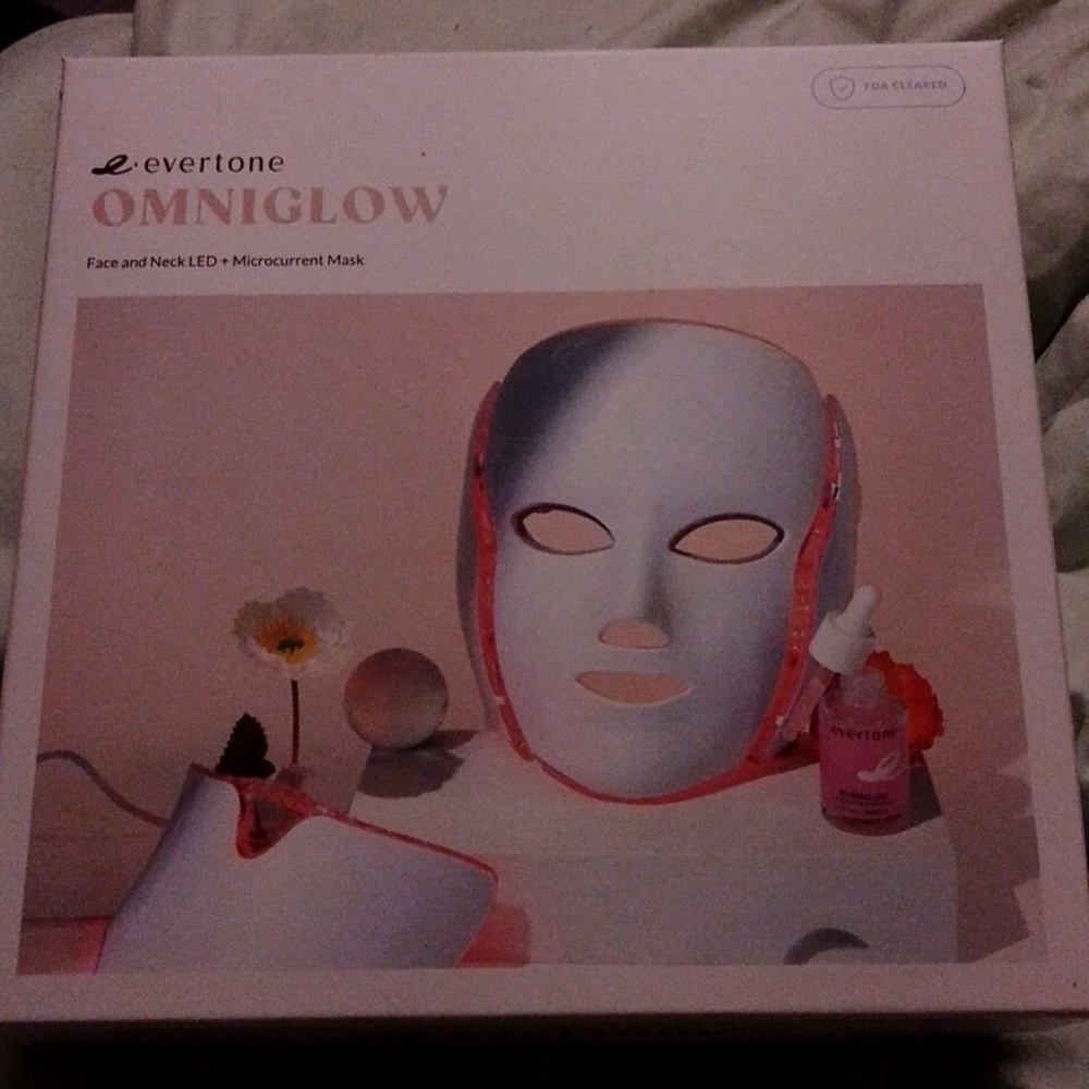 NWT Evertone OmniGlow Face Neck Mask 7 LED Colors Microcurrent Skin Rejuvenating